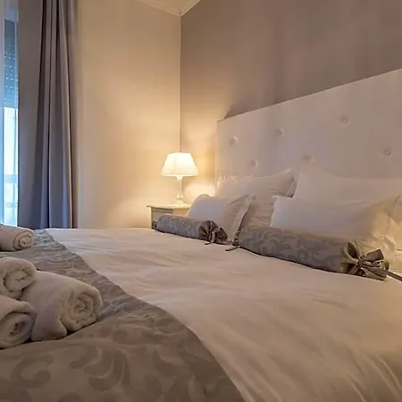Solis Apartment Split